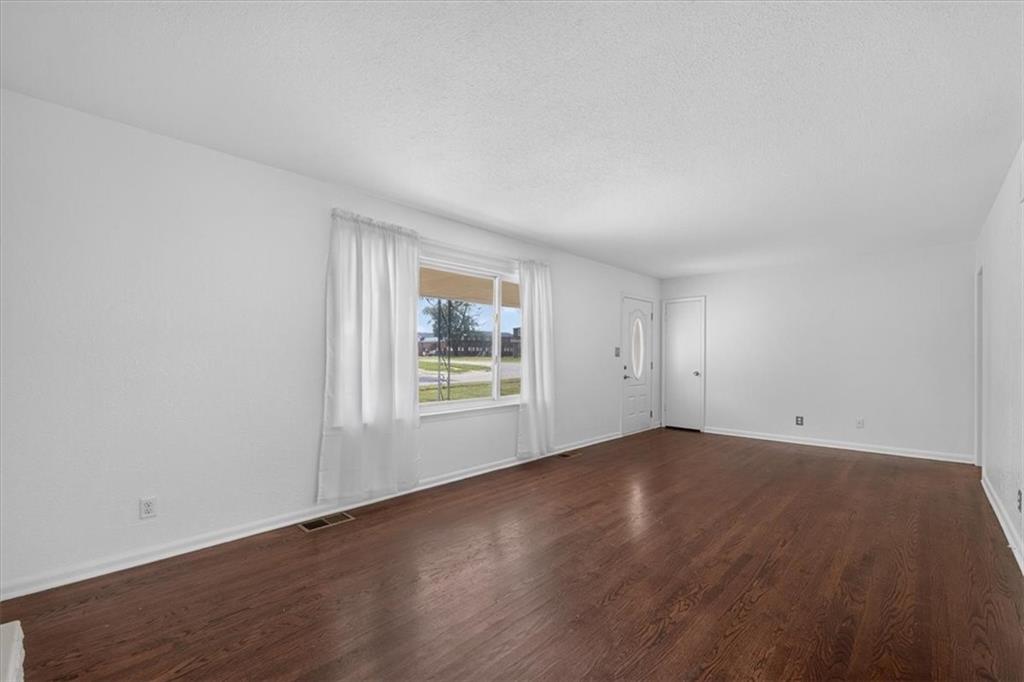 7726 Everett Avenue Property Photo 10