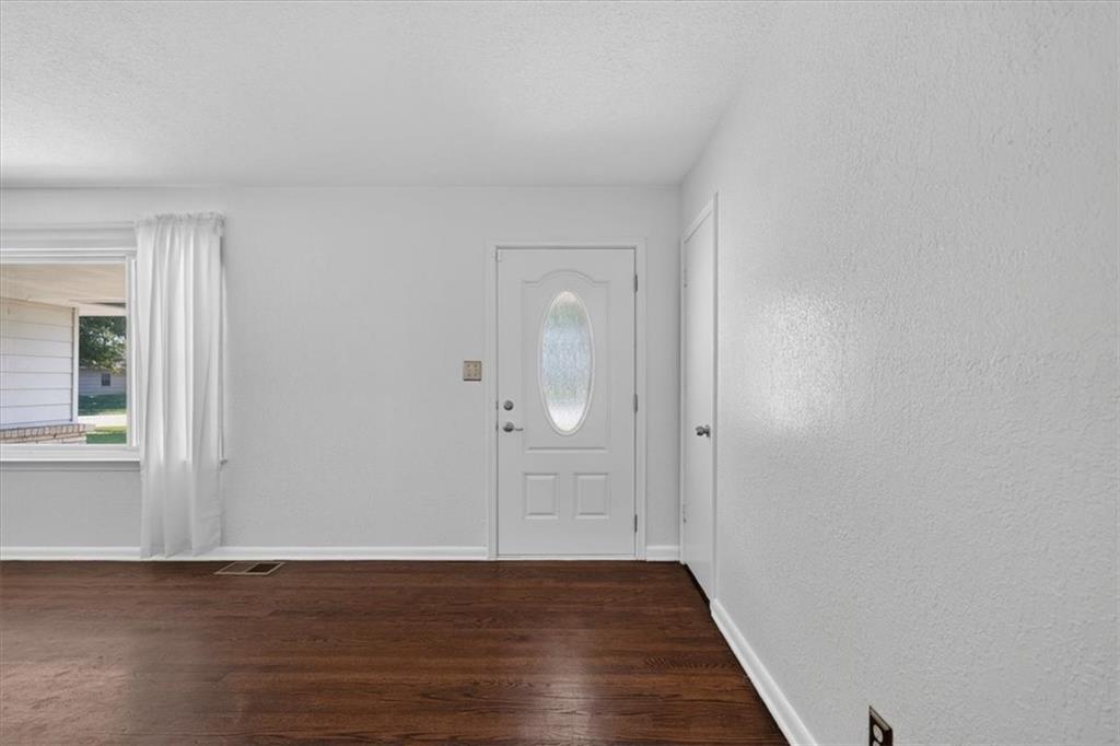7726 Everett Avenue Property Photo 13