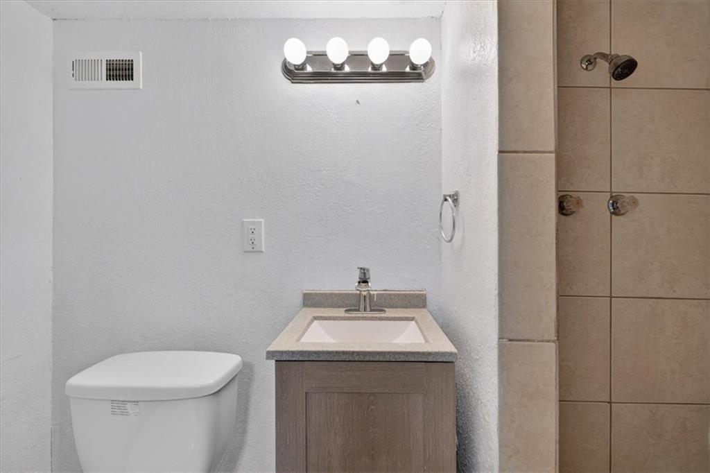 7726 Everett Avenue Property Photo 33