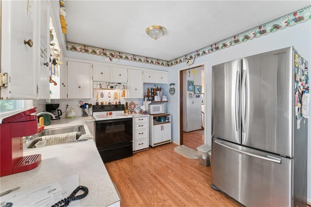 9812 Hillcrest Road Property Photo 4