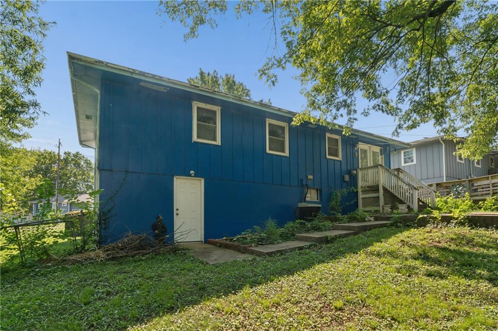 9812 Hillcrest Road Property Photo 6