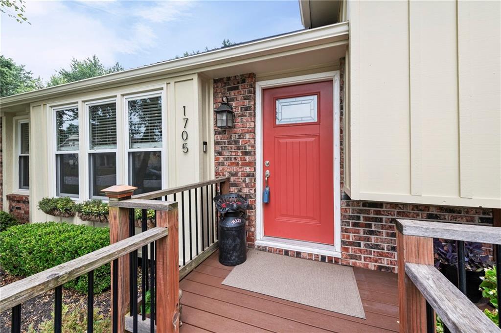 1705 Ne Pine Circle Property Photo 4