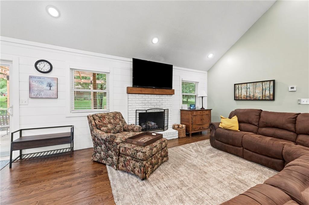 1705 Ne Pine Circle Property Photo 8