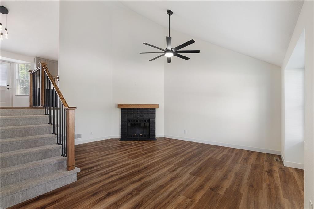 1005 Se Bridgehampton Way Property Photo 2