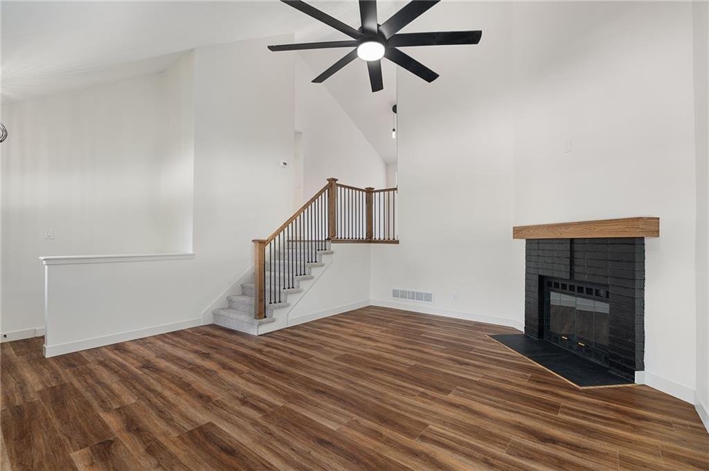 1005 Se Bridgehampton Way Property Photo 3