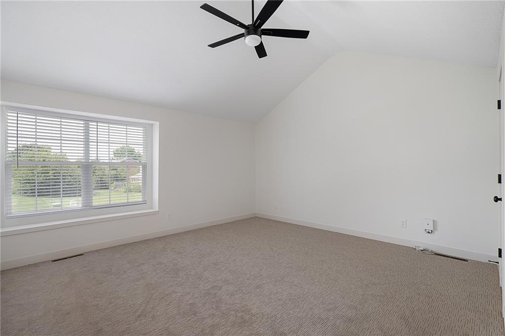 1005 Se Bridgehampton Way Property Photo 11