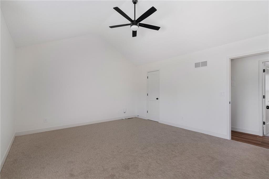 1005 Se Bridgehampton Way Property Photo 12