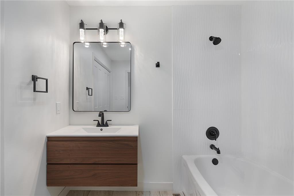 1005 Se Bridgehampton Way Property Photo 18