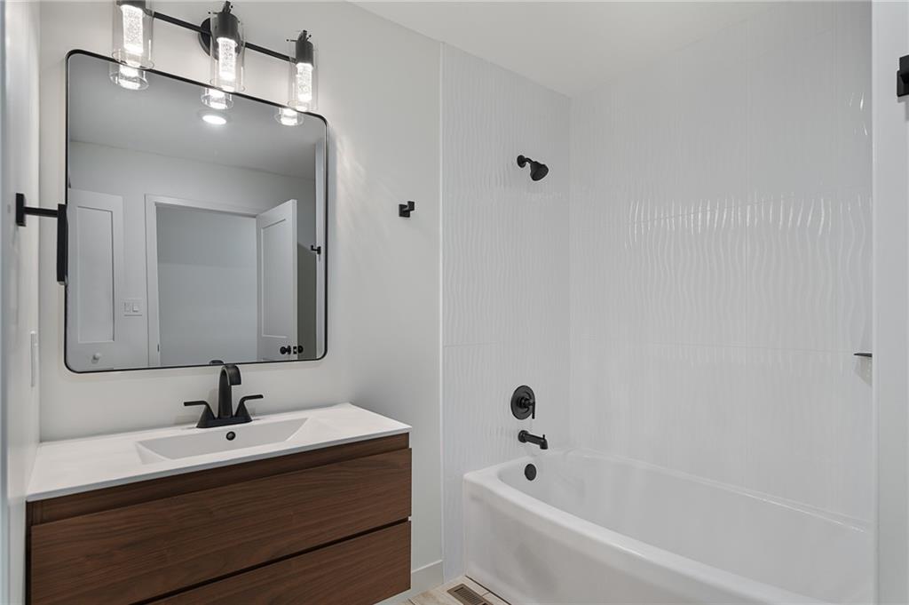 1005 Se Bridgehampton Way Property Photo 19