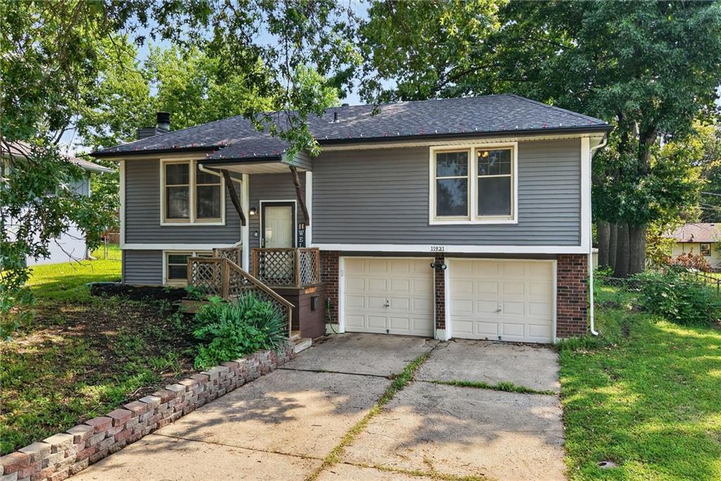 11931 Manchester Avenue Property Photo 3
