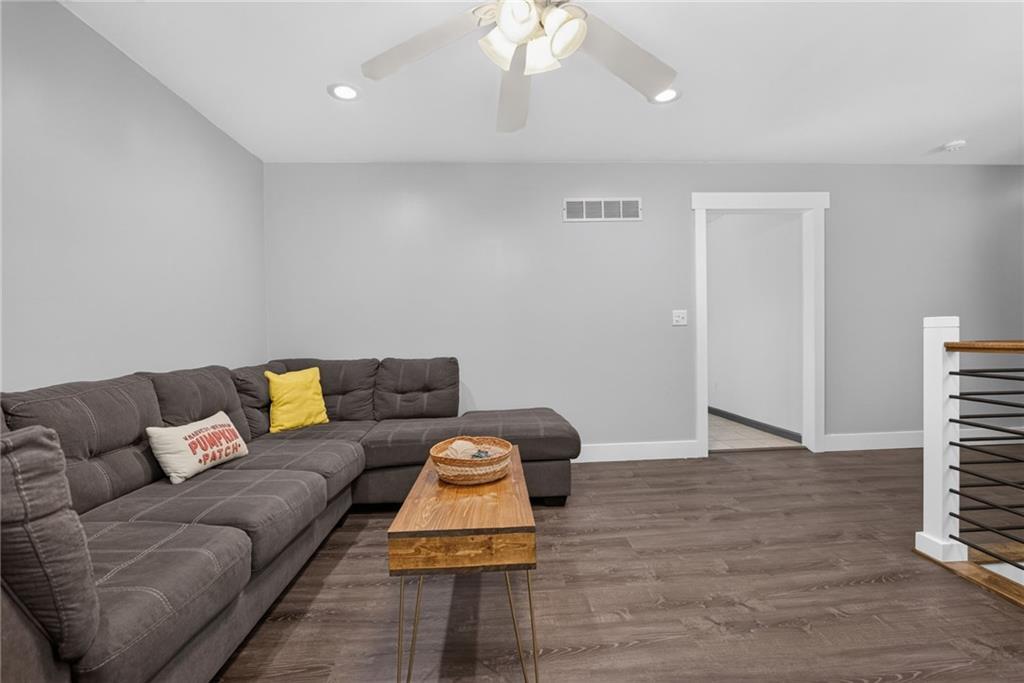 11931 Manchester Avenue Property Photo 12