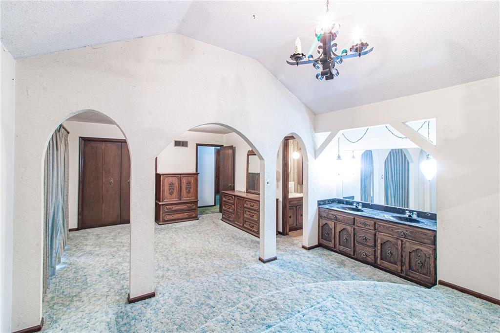3026 S Kendall Drive Property Photo 16