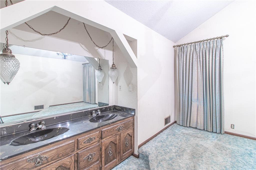 3026 S Kendall Drive Property Photo 17