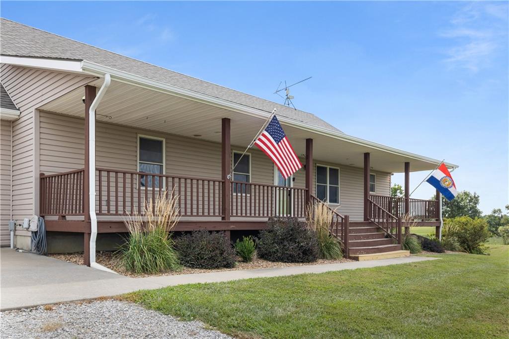 419 Ne 251 Road Property Photo 5