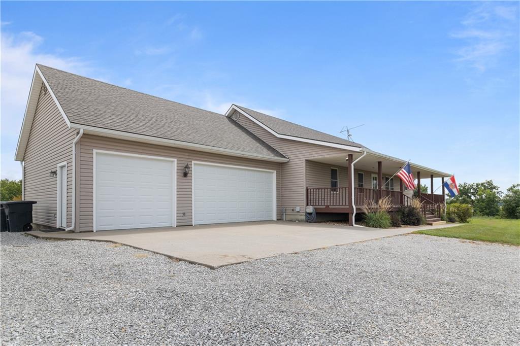 419 Ne 251 Road Property Photo 6