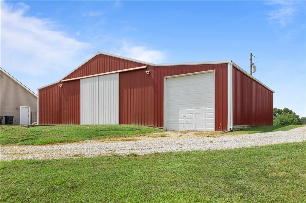 419 Ne 251 Road Property Photo 8