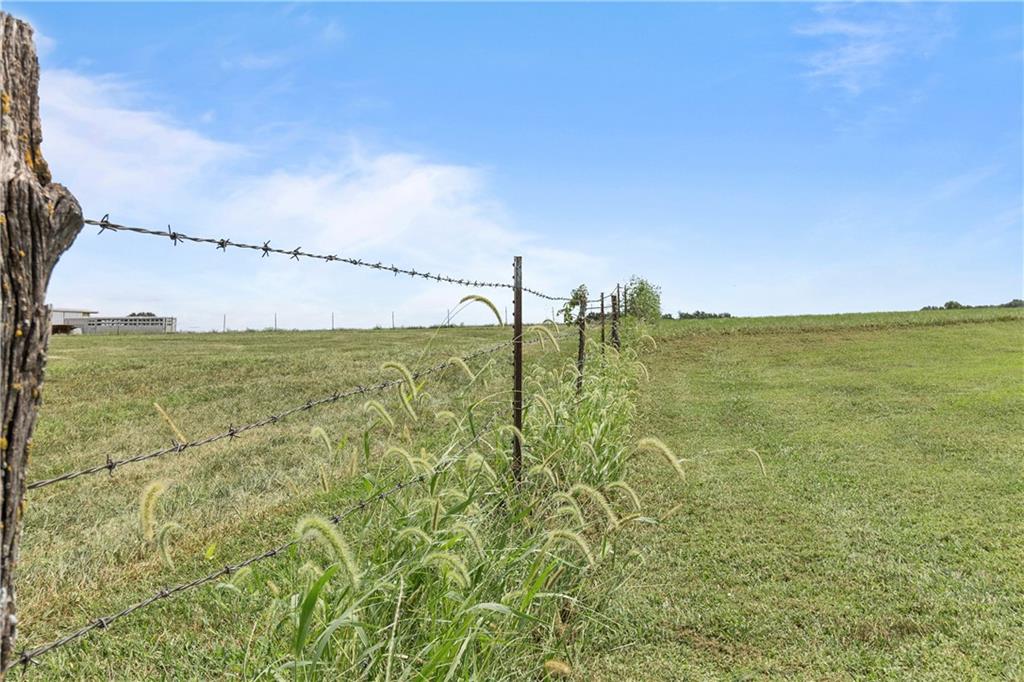 419 Ne 251 Road Property Photo 23