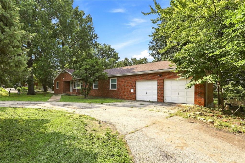 3714 Blue Ridge Boulevard Property Photo 3