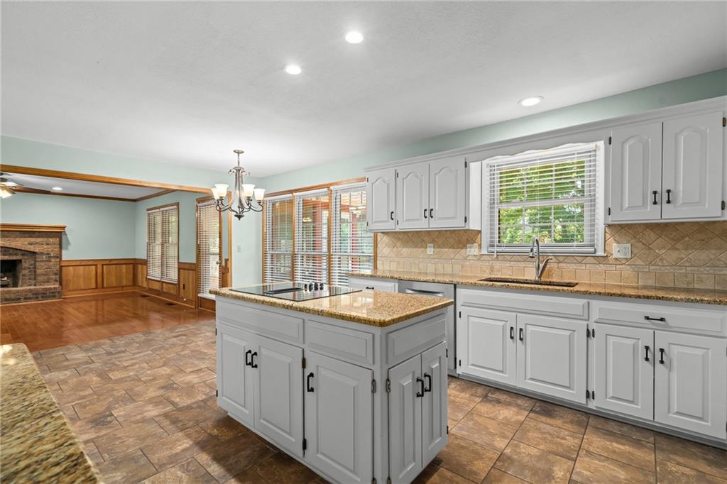 5722 Richards Circle Property Photo 8