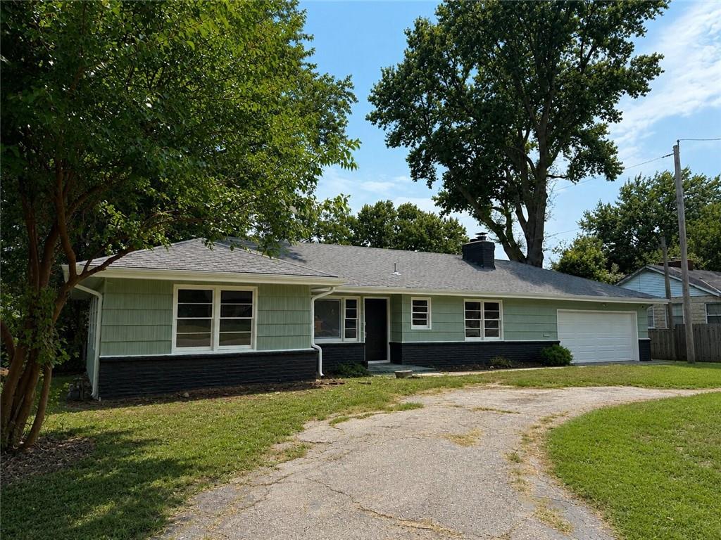 3320 Blue Ridge Boulevard Property Photo 2