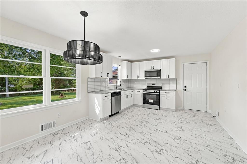 3320 Blue Ridge Boulevard Property Photo 4