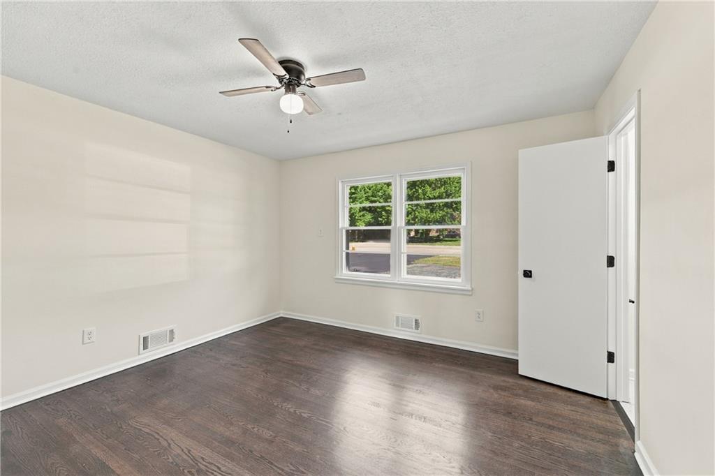 3320 Blue Ridge Boulevard Property Photo 6