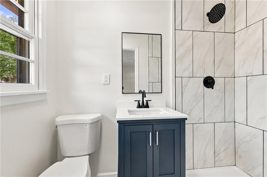 3320 Blue Ridge Boulevard Property Photo 8