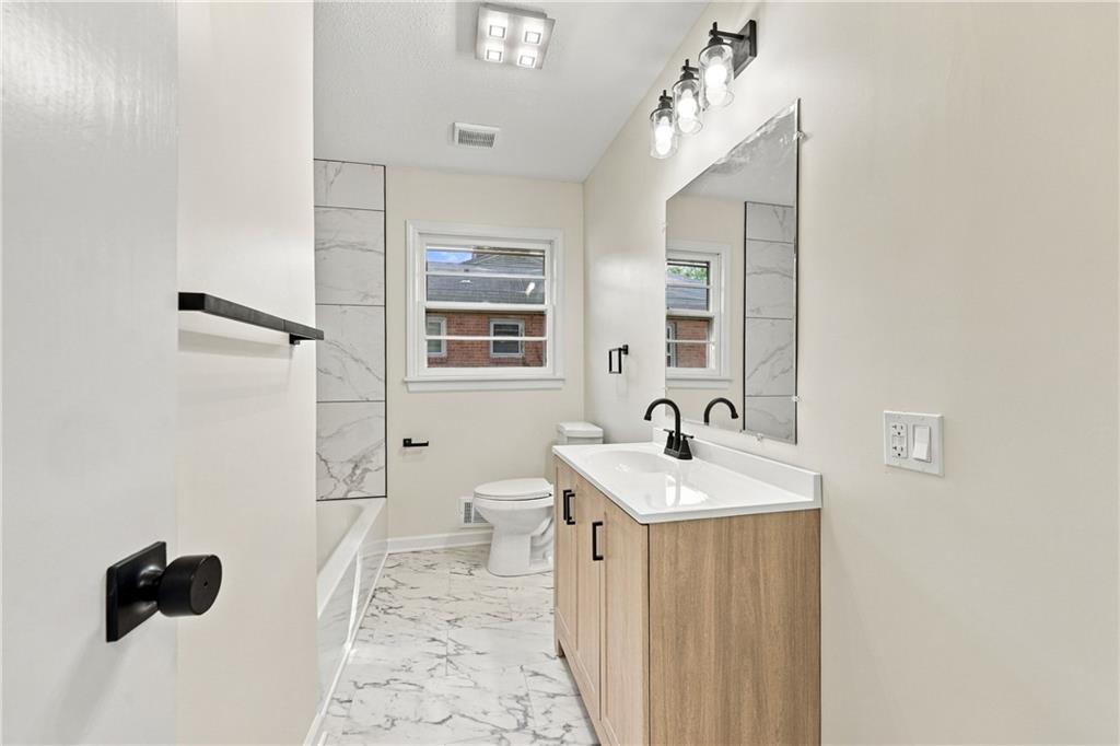 3320 Blue Ridge Boulevard Property Photo 11