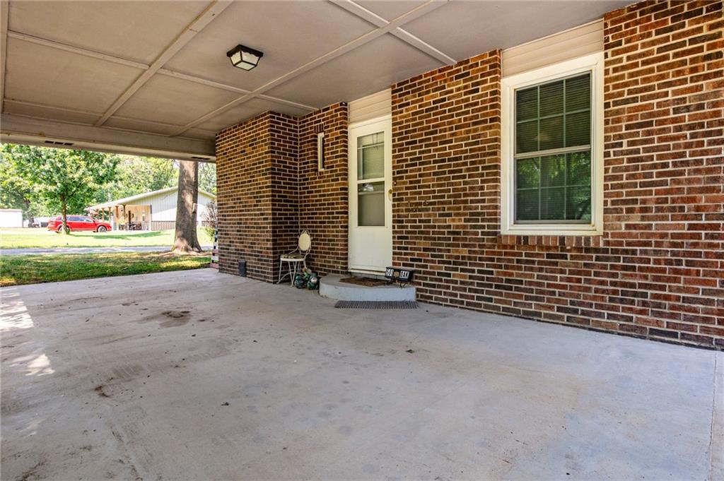 501 E Oak Street Property Photo 32