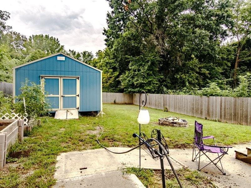 103 E Myrtle Street Property Photo 6