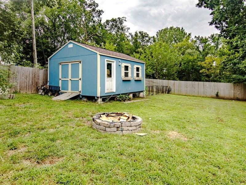 103 E Myrtle Street Property Photo 8