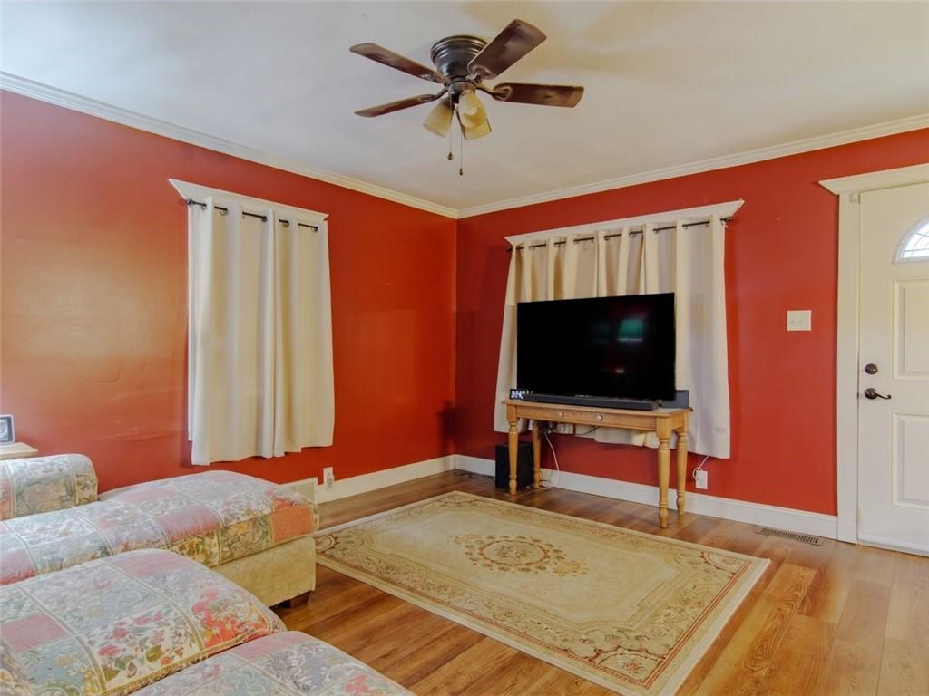 103 E Myrtle Street Property Photo 10