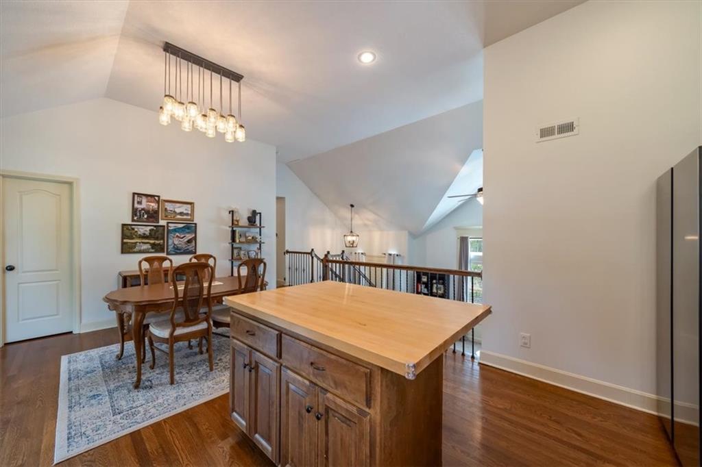 1511 Honeysuckle Drive Property Photo 9