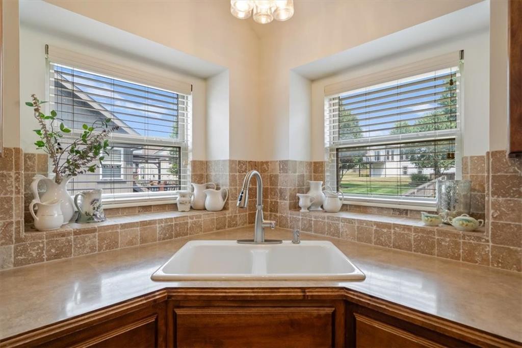 1511 Honeysuckle Drive Property Photo 12
