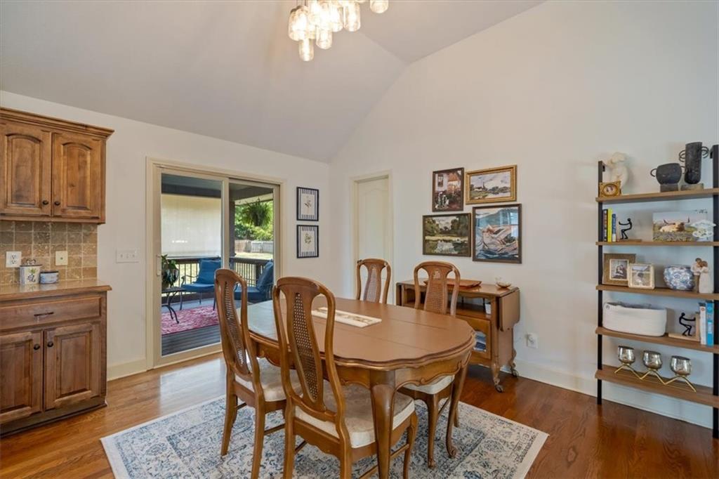 1511 Honeysuckle Drive Property Photo 14