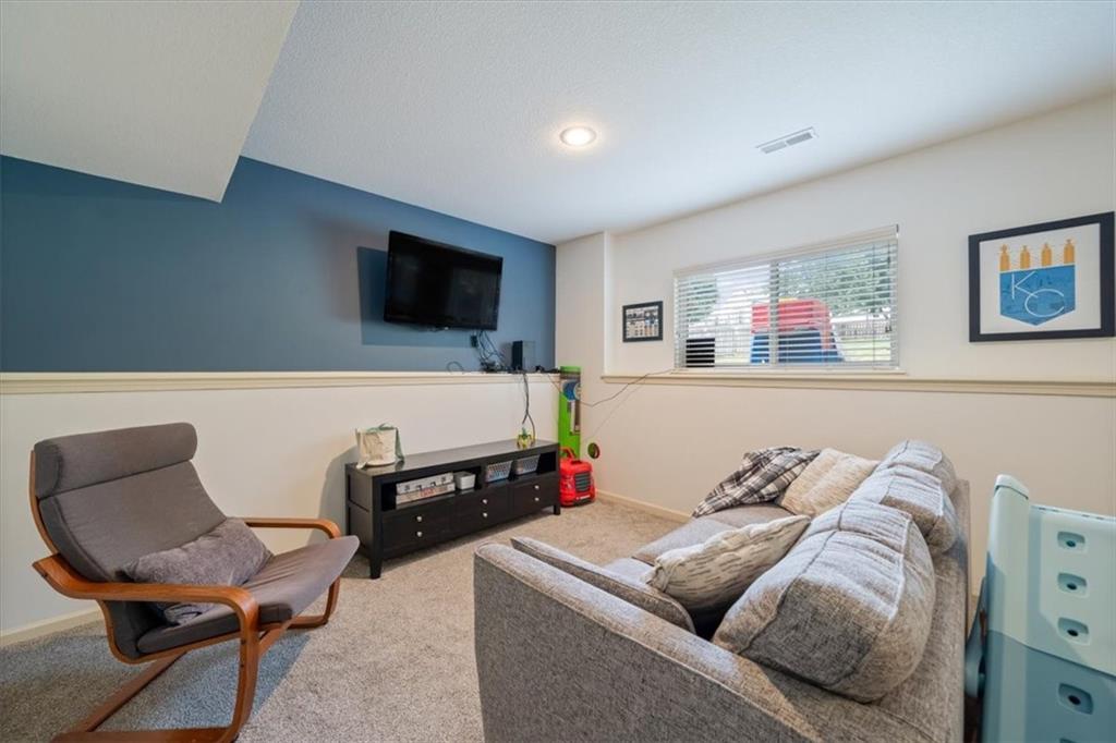 1511 Honeysuckle Drive Property Photo 28