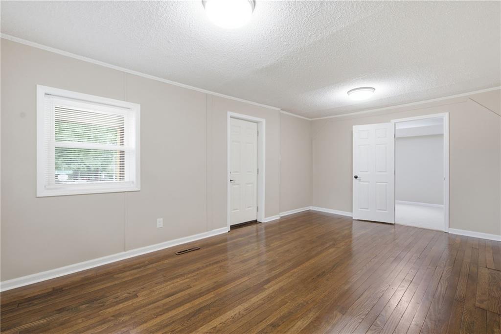 4734 Mission Road Property Photo 6