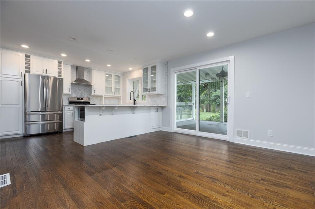 9738 Howe Drive Property Photo 10