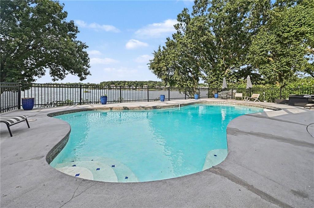 426 N Winnebago Drive Property Photo 28