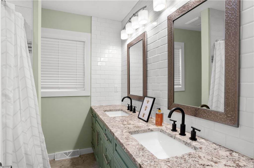6963 N Atkins Avenue Property Photo 13