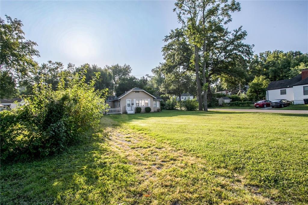 8249 Ward Parkway Property Photo 4