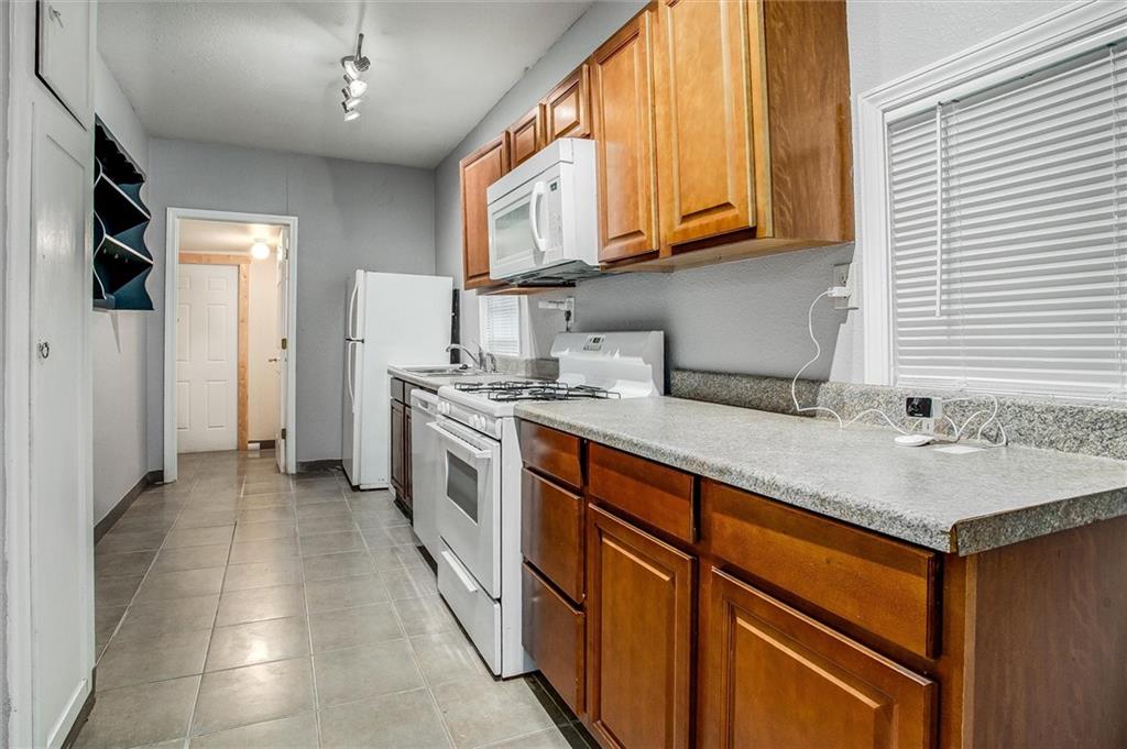 8249 Ward Parkway Property Photo 9