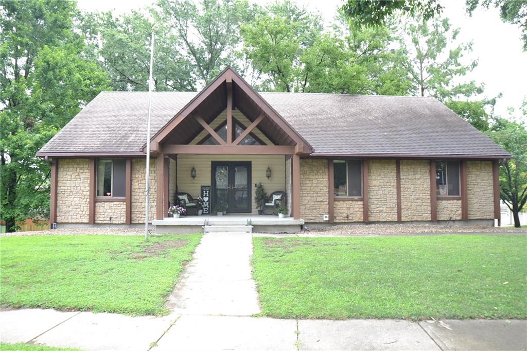8001 N Lydia Avenue Property Photo 1