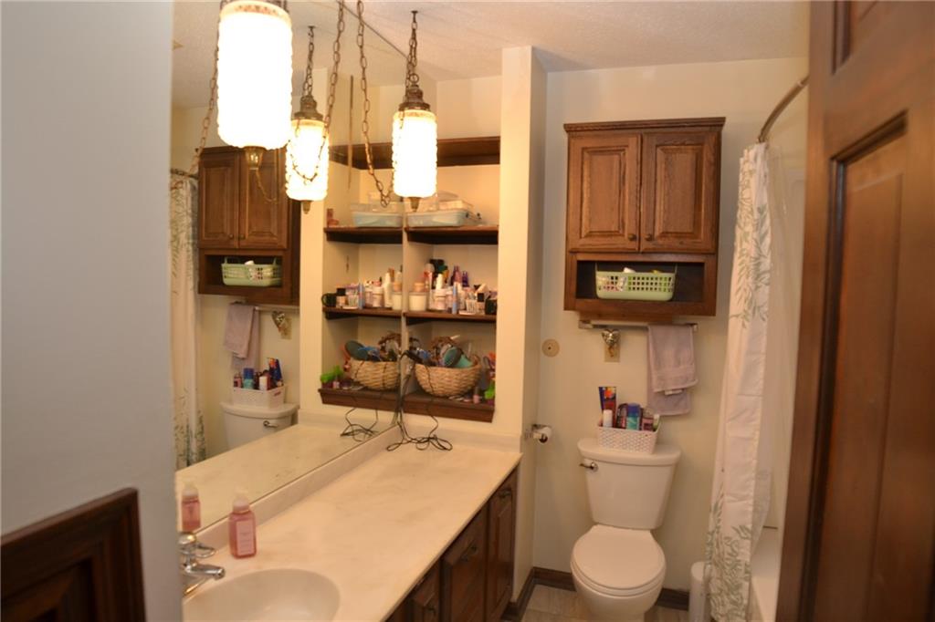 8001 N Lydia Avenue Property Photo 12
