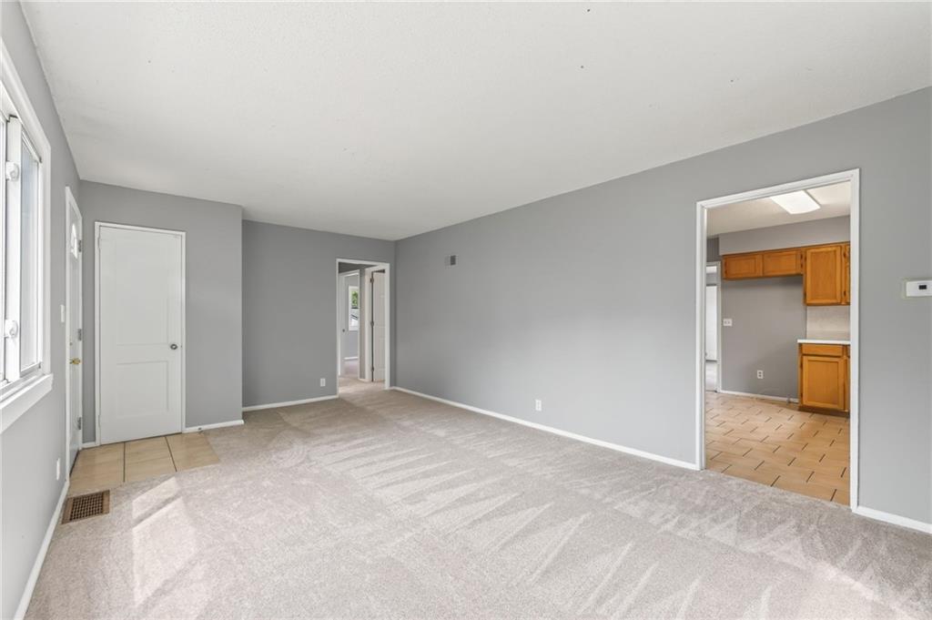 2412 Ne 59th Terrace Property Photo 3