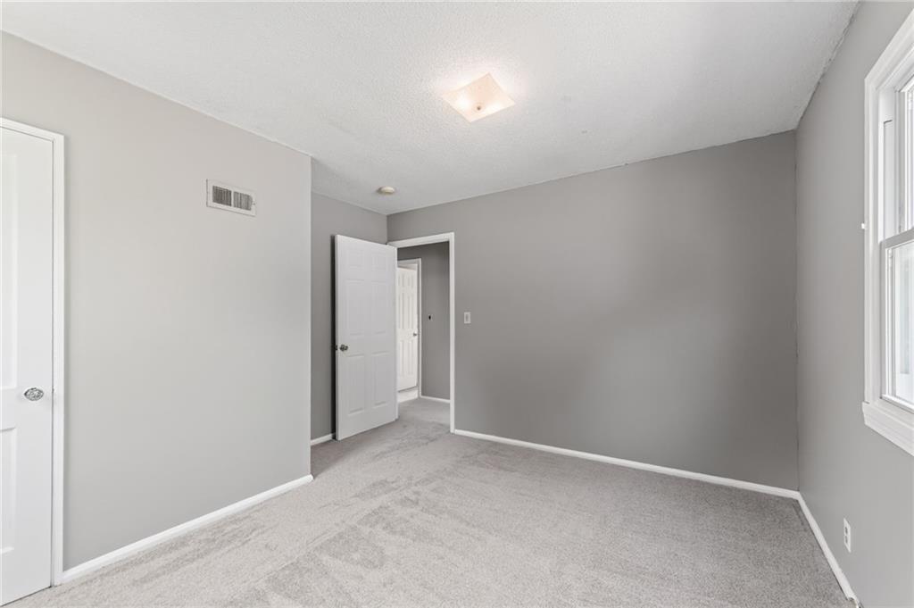 2412 Ne 59th Terrace Property Photo 4