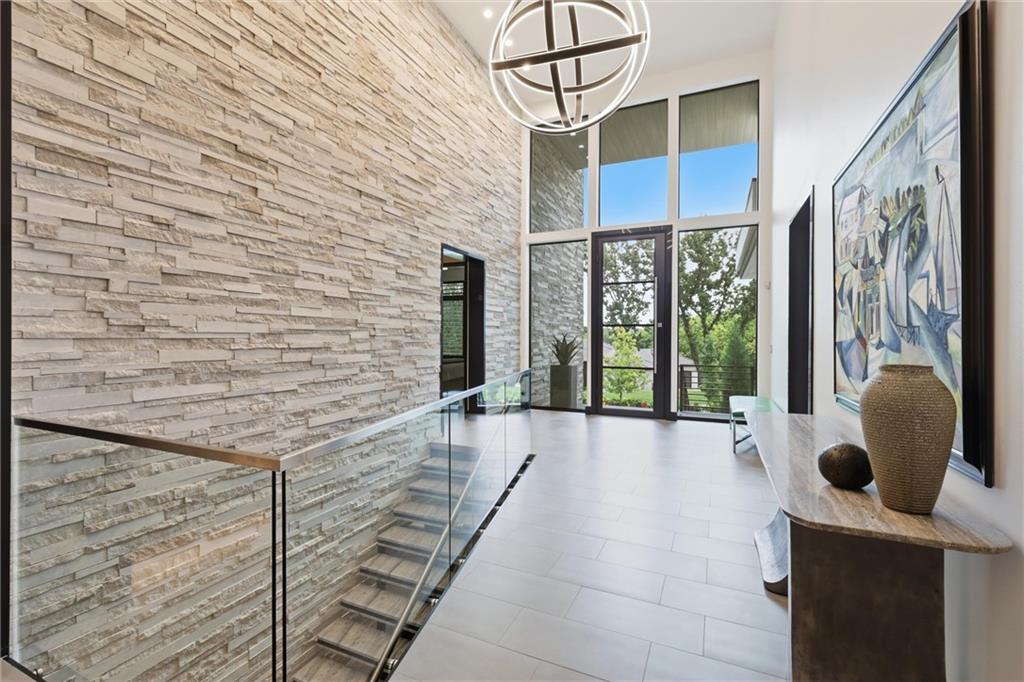 17010 Wallace Way Property Photo 4