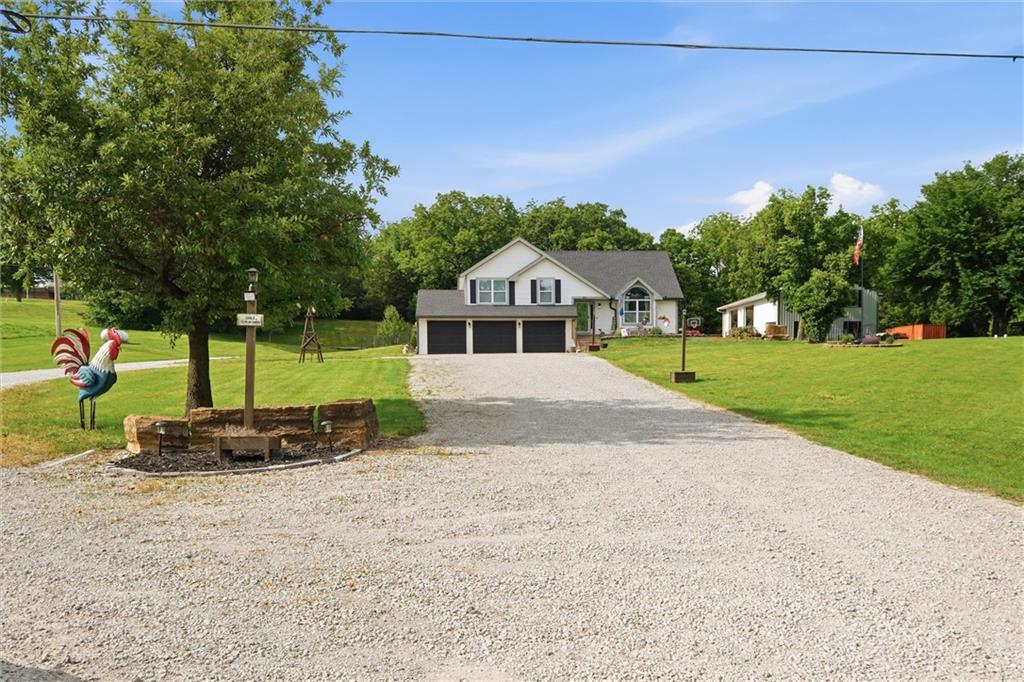 964 N 5th Highway Property Photo 4
