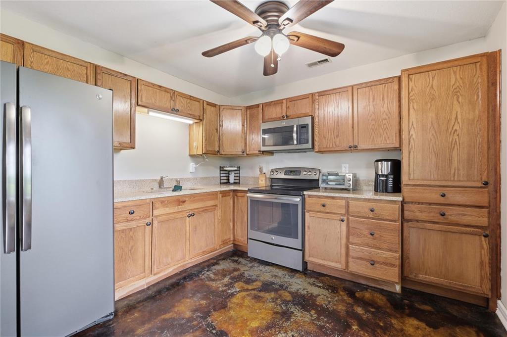 964 N 5th Highway Property Photo 38