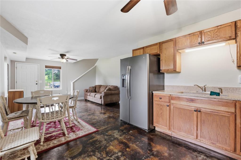 964 N 5th Highway Property Photo 36